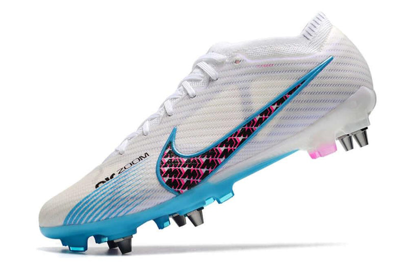 Chuteira Trava Mista Nike Air Zoom Mercurial Vapor 15 Elite Trava Mista Branca, Azul e Rosa "Blast Pack"