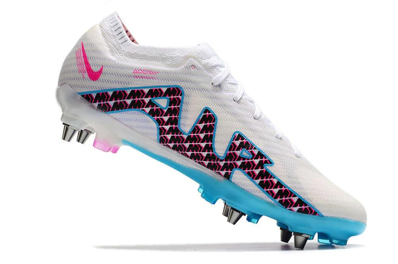 Chuteira Trava Mista Nike Air Zoom Mercurial Vapor 15 Elite Trava Mista Branca, Azul e Rosa "Blast Pack"
