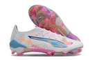 Chuteira Campo Puma Ultra 5 Ultimate FG Branca, Azul e Rosa "Volume Up' Pack"