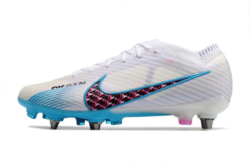 Chuteira Trava Mista Nike Air Zoom Mercurial Vapor 15 Elite Trava Mista Branca, Azul e Rosa "Blast Pack"
