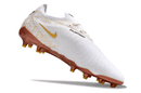 Chuteira Campo Nike Phantom GX Elite FG Branca e Dourada "United Golden Pack"
